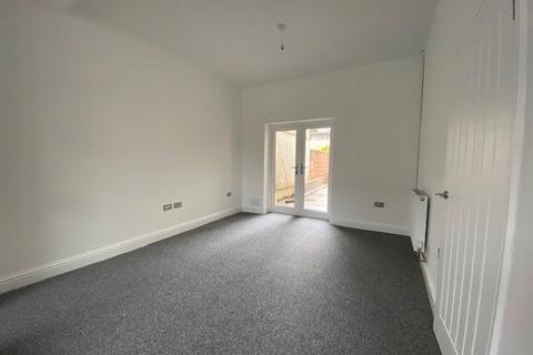 4 bedroom terraced house for sale, Plassey Street, Penarth, South Glamorgan, CF64