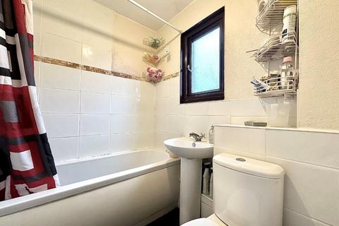 5 Dayrell Square, Northampton, NN4 9RJ