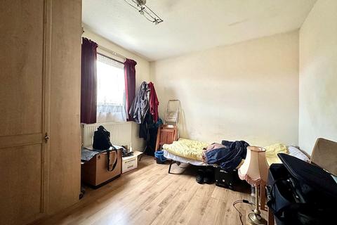 5 Dayrell Square, Northampton, NN4 9RJ
