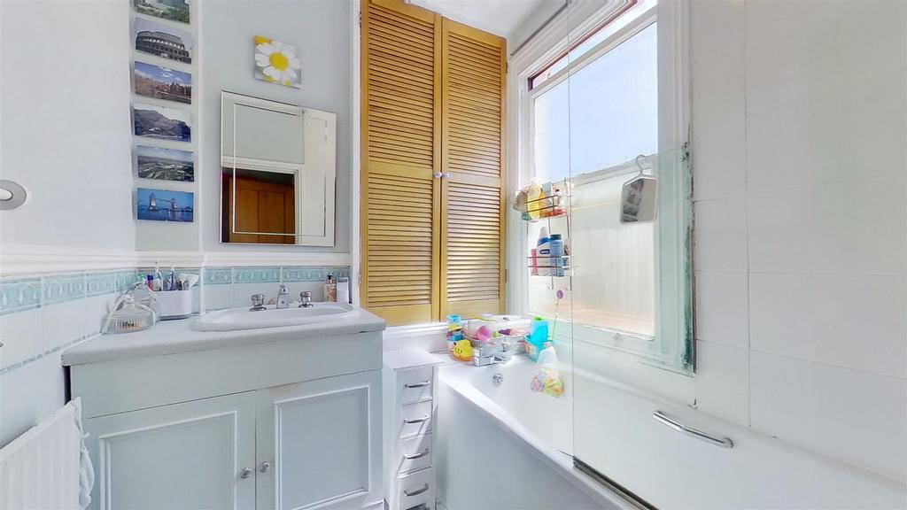 Allfarthing-Lane-Earlsfield-SW18-07162022 152138.j