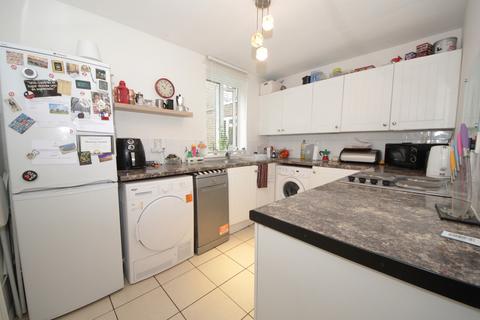 2 bedroom flat to rent, Diploma Avenue, N2