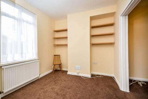 2 bedroom terraced house to rent, Pendragon Road, Bromley, BR1