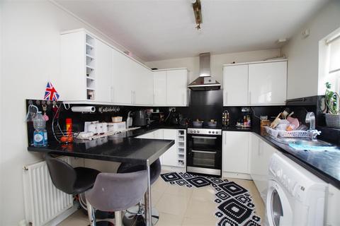 2 bedroom maisonette for sale, Eastcott Hill, Swindon SN1