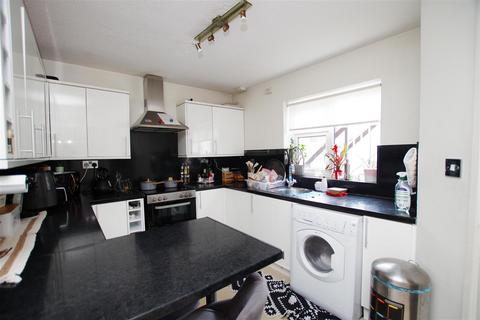 2 bedroom maisonette for sale, Eastcott Hill, Swindon SN1