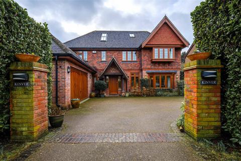 Gorselands Ridgway, Pyrford, Woking, GU22 8PW