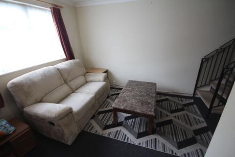 1 bedroom house to rent, Aldenham Drive, Uxbridge, UB8