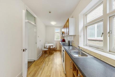 1 bedroom in a house share to rent, Highview Road, London W13