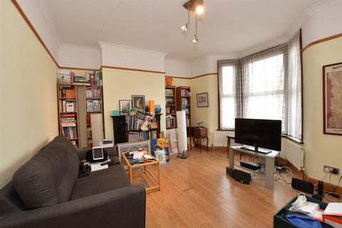 7a Simonds Road, London, E10 7BN