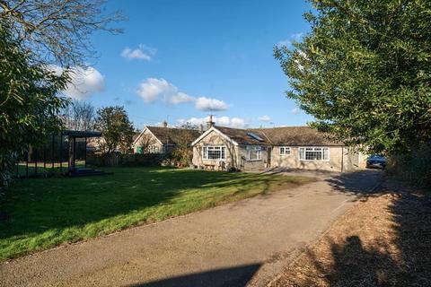 3 bedroom detached bungalow for sale, Carterton,  Oxfordshire,  OX18