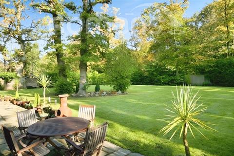 4 bedroom detached house to rent, Westwood Road, Windlesham, GU20