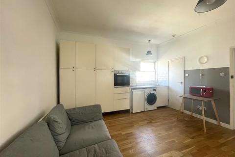 1 bedroom flat to rent, Lower Rock Gardens, Brighton