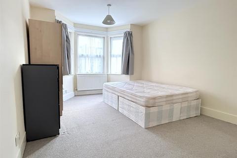 1 bedroom in a house share to rent, Chaplin Road, Willesden