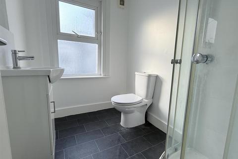 1 bedroom in a house share to rent, Chaplin Road, Willesden