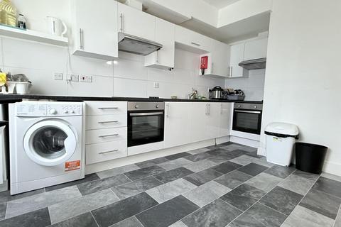 1 bedroom in a house share to rent, Chaplin Road, Willesden