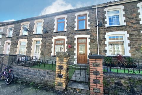 4 bedroom property to rent, Kenry Street, Tonypandy, CF40