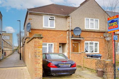 2 bedroom maisonette for sale, Oldbury Road, Enfield