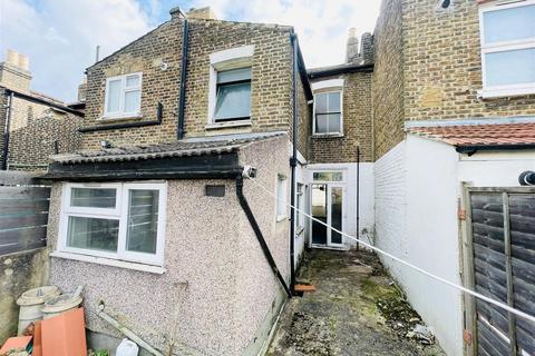 21 Gloucester Road, London, E17 6AE