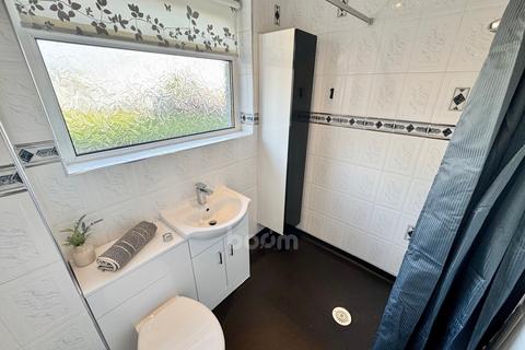 2 bedroom flat for sale, 28a Ladeside, Newmilns