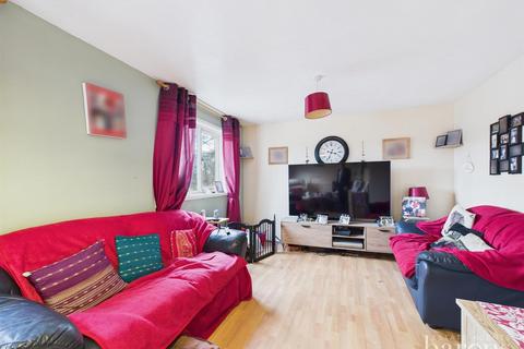 5 bedroom end of terrace house for sale, Schubert Road, Basingstoke RG22