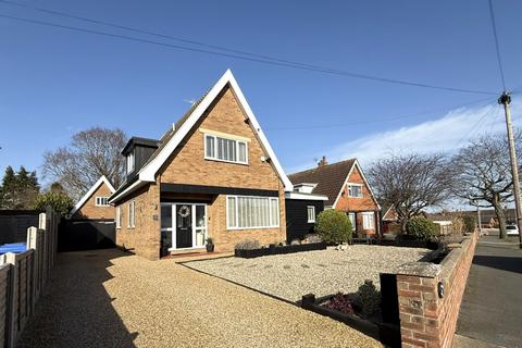 3 bedroom chalet for sale, Evans Drive, Lowestoft, NR32