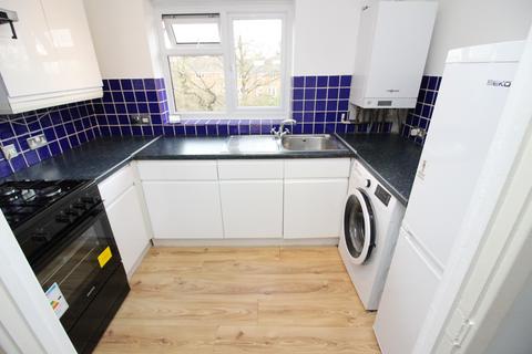 2 bedroom flat to rent, Pembury Avenue, Worcester Park KT4