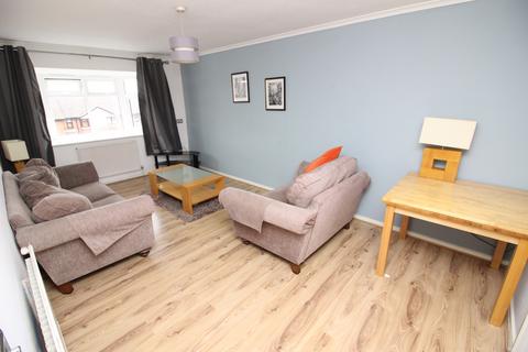 2 bedroom flat to rent, Pembury Avenue, Worcester Park KT4