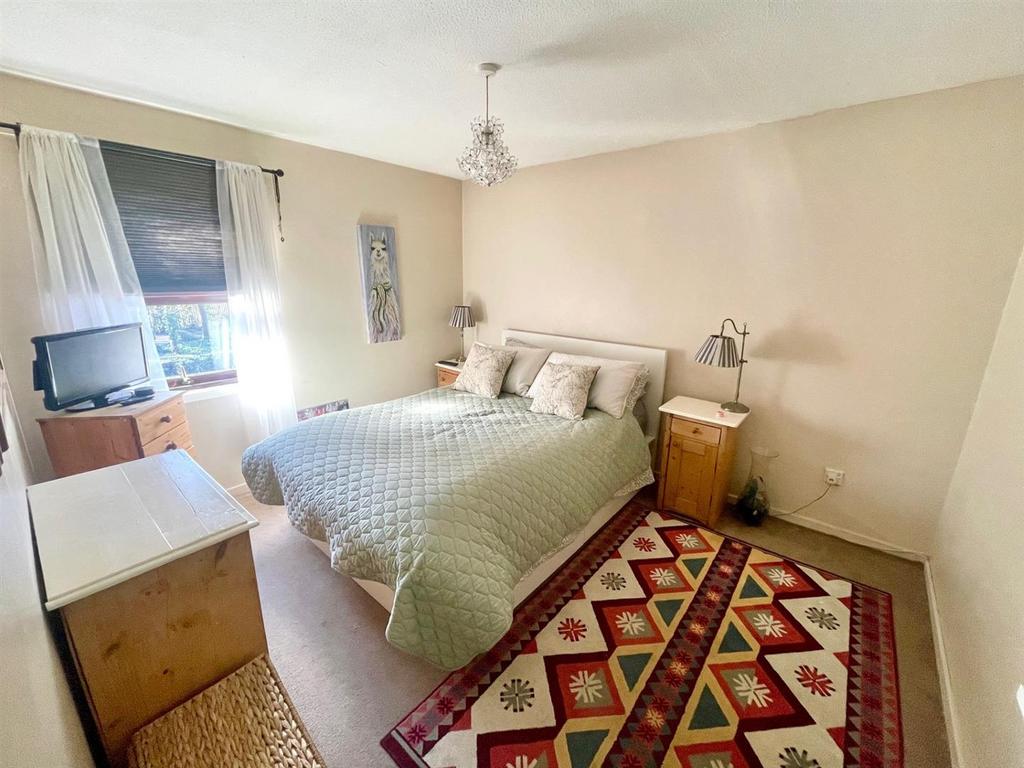 Bedroom 1.jpg