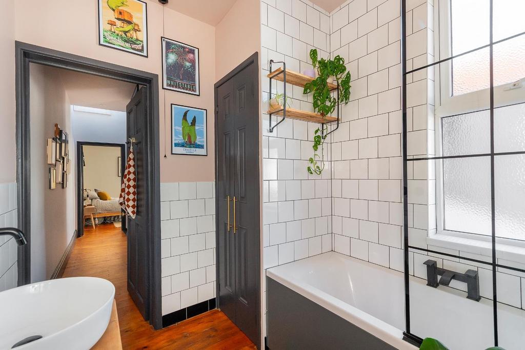 0 W9 SAN - Bathroom B.jpg