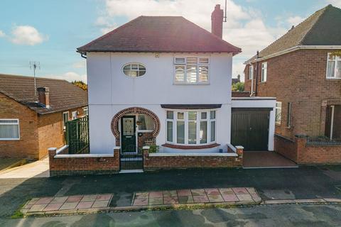 3 bedroom detached house for sale, Shelley Road, Kettering NN16