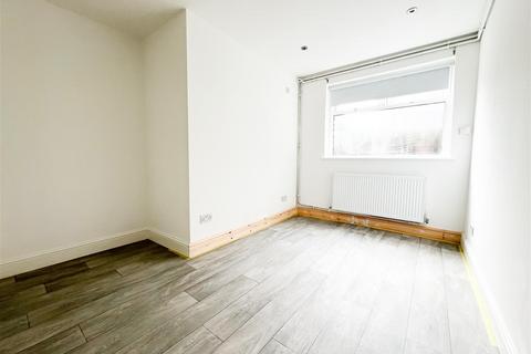 2 bedroom flat to rent, Godson Road, Croydon