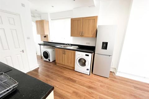 2 bedroom flat to rent, Godson Road, Croydon