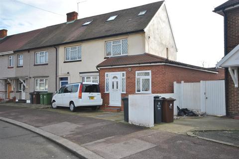 5 bedroom semi-detached house for sale, Bell Farm Avenue, Dagenham