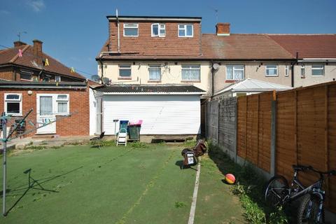 5 bedroom semi-detached house for sale, Bell Farm Avenue, Dagenham