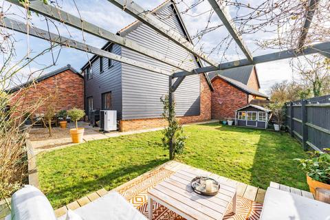 6 Browne Close, Ashwellthorpe, Norwich, NR16 1FG