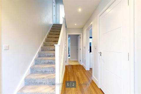13 Park View, Chigwell, IG7 5EF