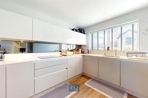 13 Park View, Chigwell, IG7 5EF