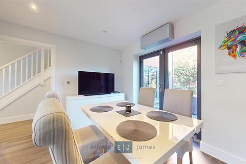 13 Park View, Chigwell, IG7 5EF