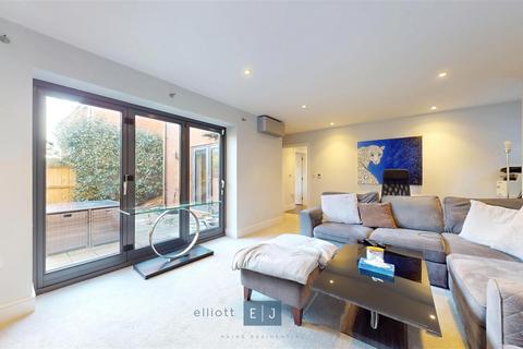 13 Park View, Chigwell, IG7 5EF