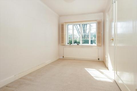 2 bedroom flat for sale, Chester Close, Chester Avenue, Richmond, TW10