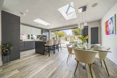 17 Rolleston Avenue, Petts Wood, Orpington, BR5 1AJ