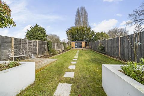 17 Rolleston Avenue, Petts Wood, Orpington, BR5 1AJ