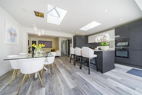 17 Rolleston Avenue, Petts Wood, Orpington, BR5 1AJ
