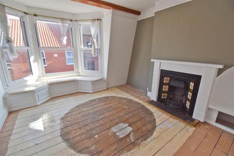 3 bedroom maisonette to rent, Bond Street, Cromer