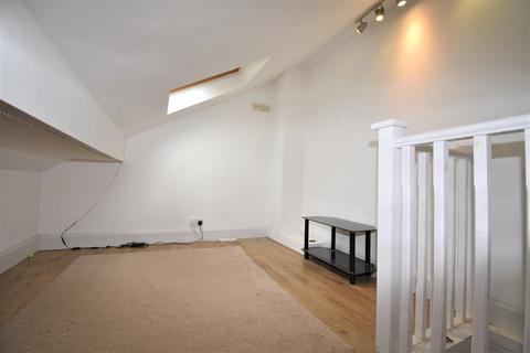 1 bedroom link detached house to rent, St. Clements Close Northfleet DA11