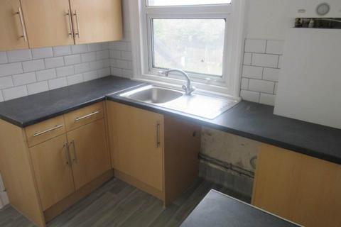 2 bedroom flat to rent, London Road, Westcliff On Sea