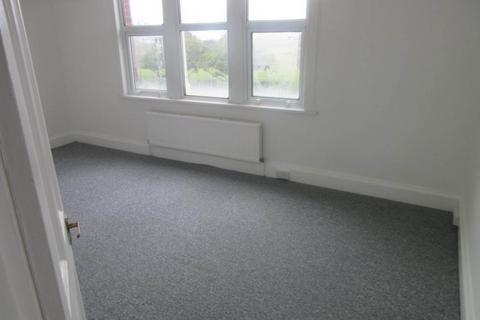 2 bedroom flat to rent, London Road, Westcliff On Sea