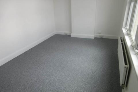 2 bedroom flat to rent, London Road, Westcliff On Sea