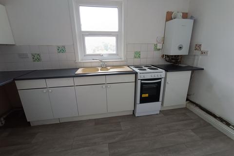 2 bedroom flat to rent, Abergele Road, Colwyn Bay, LL29