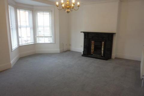 2 bedroom apartment to rent, Rodwell Avenue, Weymouth