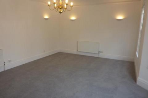 2 bedroom apartment to rent, Rodwell Avenue, Weymouth